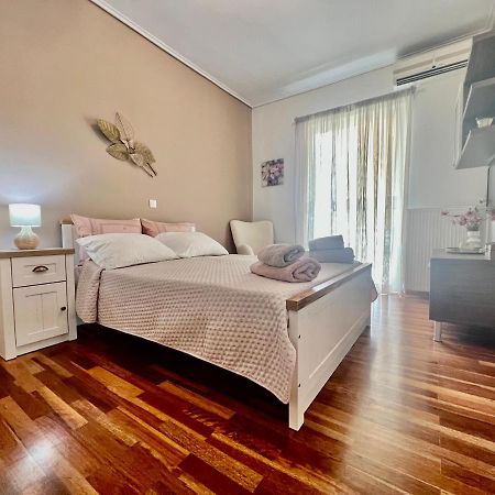 Апартаменты Elegant Downtown Retreat Каламата Экстерьер фото
