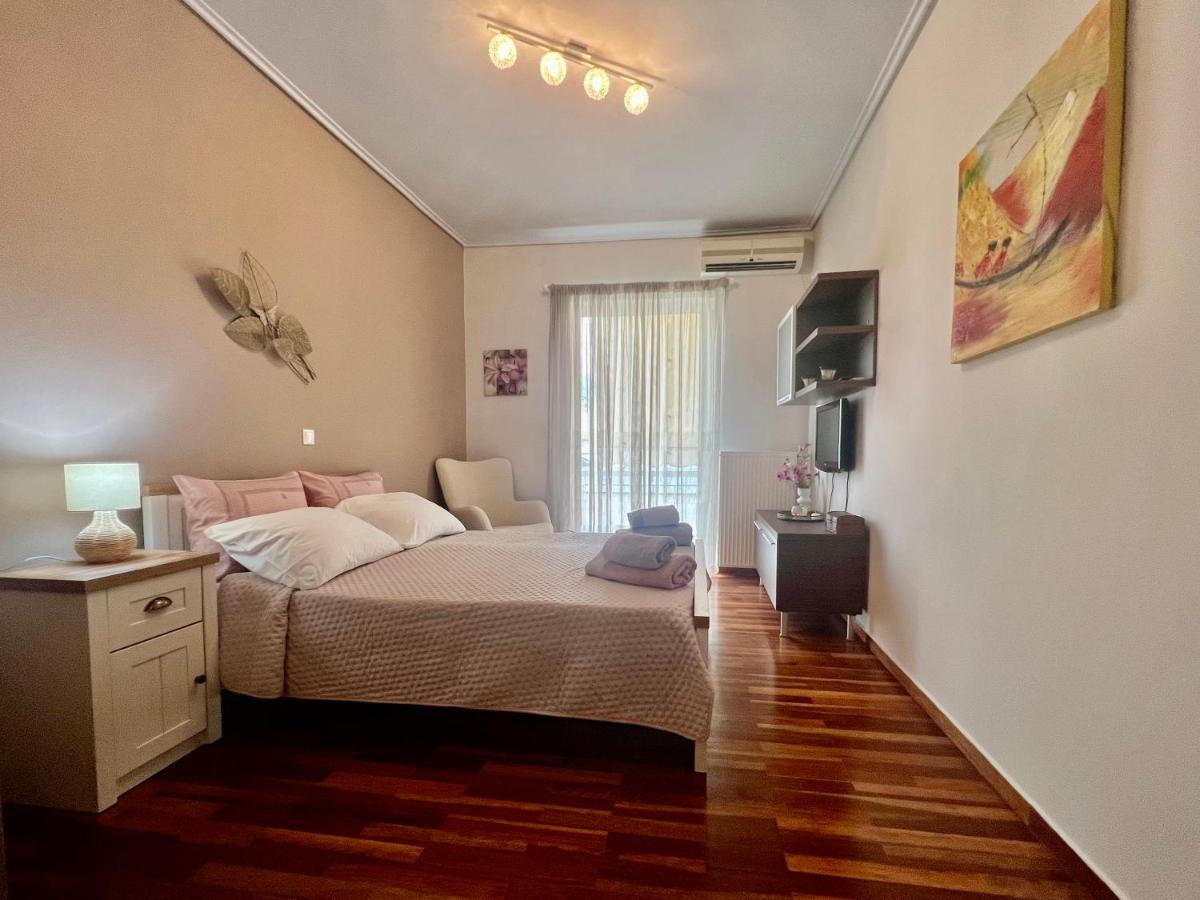 Апартаменты Elegant Downtown Retreat Каламата Экстерьер фото
