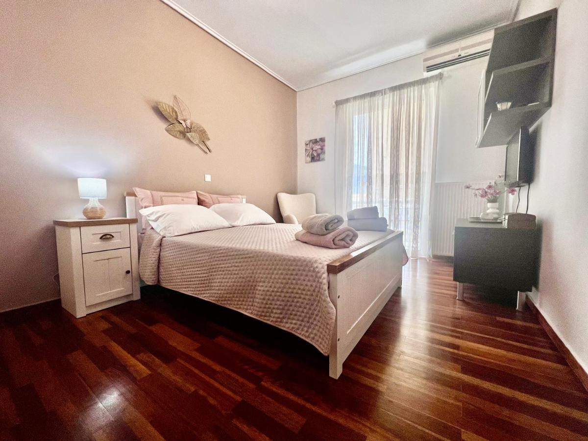 Апартаменты Elegant Downtown Retreat Каламата Экстерьер фото