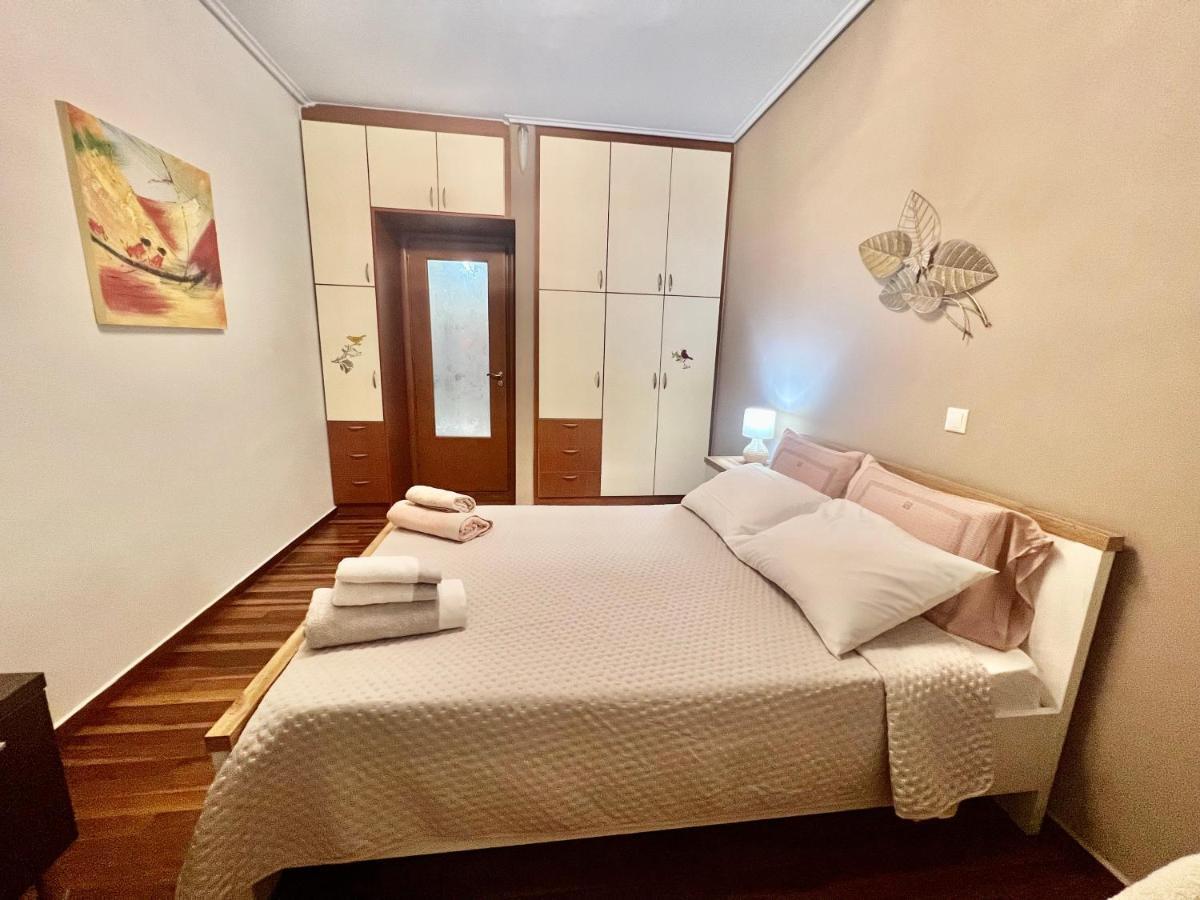 Апартаменты Elegant Downtown Retreat Каламата Экстерьер фото
